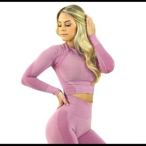 NVGTN PASTEL PINK LONG SLEEVE SEAMLESS CROP TOP
